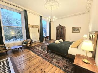 Period home newly renovated great neighbourhood - 5