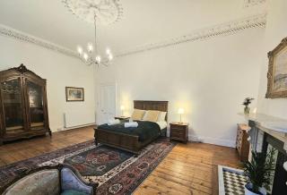 Period home newly renovated great neighbourhood - 3