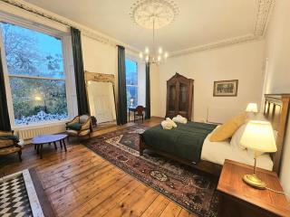 Period home newly renovated great neighbourhood - 2