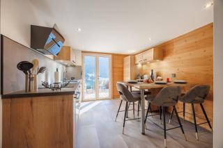 Au Chalet Le Péry, vue sur le Mont de Grange - 1