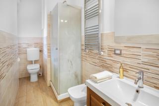 ArtStay Exclusive Apt Metro & Train - 5