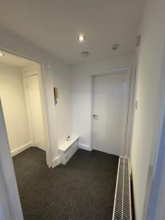 No 3 at MANNERING, LARGE 1 BED NEAR SEFTON PARK AND LARK LANE - 5