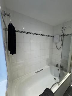 No 3 at MANNERING, LARGE 1 BED NEAR SEFTON PARK AND LARK LANE - 2