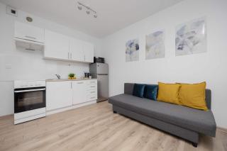 Bright Apartment in Warsaw with Bathtub and Balcony by Noclegi Renters - 5