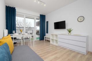 Bright Apartment in Warsaw with Bathtub and Balcony by Noclegi Renters - 7