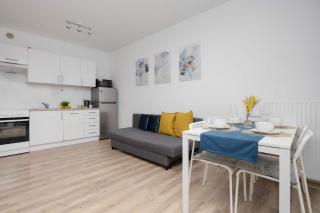 Bright Apartment in Warsaw with Bathtub and Balcony by Noclegi Renters - 2