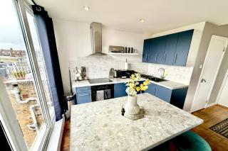 Exclusive 2 Bedroom Flat near Barons Court! - 1