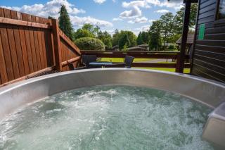 Birch Lodge 20 with Hot Tub - 9