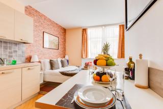 Quaint Trendy Apartment - 7