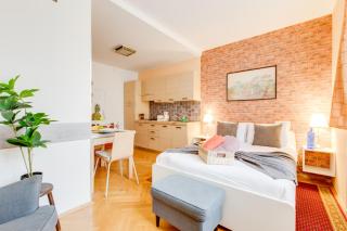 Quaint Trendy Apartment - 5