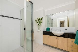 Breakwater Marina Apartment with Pool & Parking in Townsville - 5