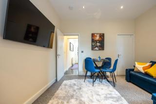 Stunning 3 Bedroom Home in Newcastle-under-Lyme with Garden - 4