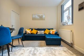 Stunning 3 Bedroom Home in Newcastle-under-Lyme with Garden - 3