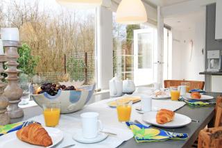 Cozy house near beach and flowers - 9