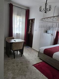 The lit garden place - 7