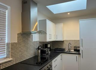 Newly Renovated Luxury Mews with Private Garden - 8