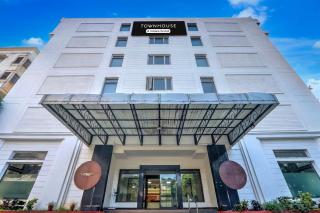 Super Townhouse Kakinada Nagamalli Thota Junction - 0