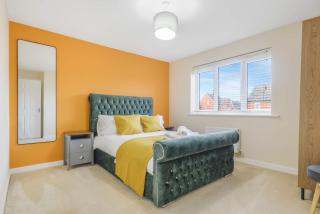 Spacious 5-Bed Contractor House - Parking & Wi-Fi - 0