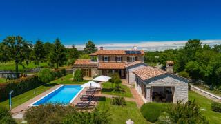 Rustic villa Stancija Martina with pool in Tinjan - 0