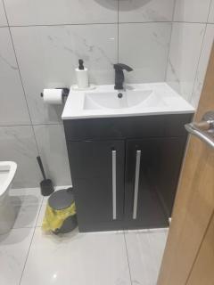 Stylish Modern 1 bedroom flat 6A - 8