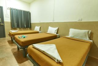 Hotel Sai Palkhi Niwara - 9