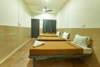 Hotel Sai Palkhi Niwara - 8