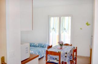 Apartment near the beach with garden - 3