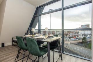 Luxury Leeds City Centre Apartment With Incredible View - 3