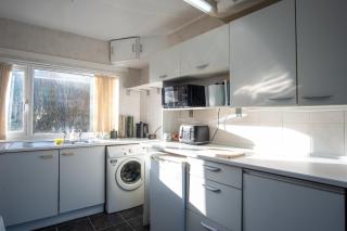 Central Location, canal side and pool table - 4