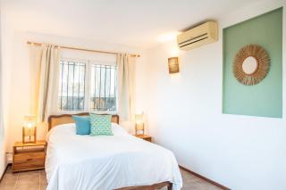 3 private bedrooms with panoramic views of Morne - 4