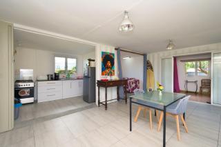 Rusty Pelican - Lazy Lizard Container Home. - 2