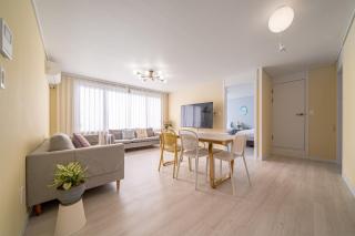 Hongdae Apartment 3 Bedroom, 2 Bathroom, King Bed - 0