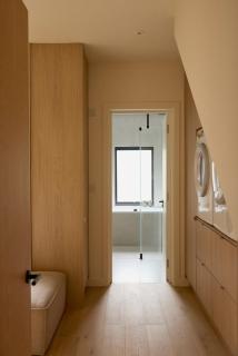 Elegant 4-Bed Townhouse Private Garden Parking - 1