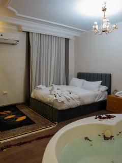 Three pyramids view & jacuzzi - 8