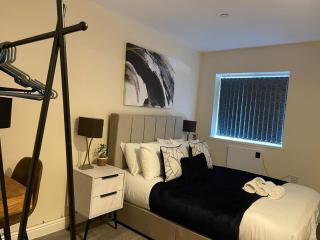 3 Bed City Stay - Easy Walk to Cardiff Central - 3