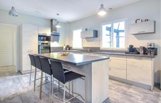 5 Bedroom Beautiful Home In Carteret - 7