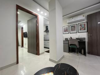 LR Suites Near Huda City Centre - 7