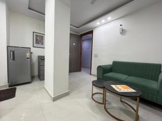 LR Suites Near Huda City Centre - 6