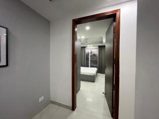 LR Suites Near Huda City Centre - 3