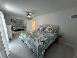 Neptune's Grotto Old Florida Adventure Retreat - Spring Hill - 3