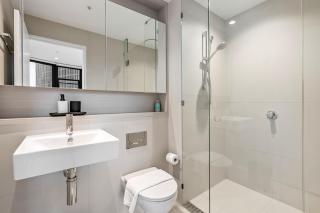 Skyline Luxe Residence- City Views, Free Parking - 5
