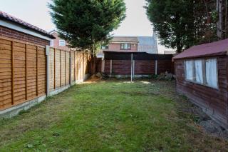 Stunning 2 Bedroom Semi Detached Holiday Home in Manchester - 6