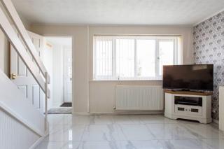 Stunning 2 Bedroom Semi Detached Holiday Home in Manchester - 3