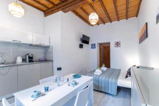 UNYCA - Incantevole Studio in Piazza Santa Croce - 9