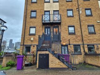 Two Bedrooms Docks View Parking Fast WiFi Terrace Balcony TV BBQ Garden Access - Londra - 4