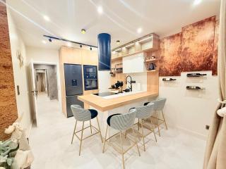 Lux Boutique 2 BDR apartment right next ski gondola lift - 1