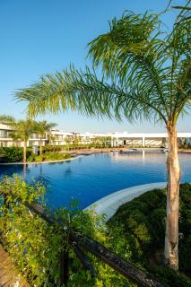 Cozy 2BR Escape l 3 Min to Beach l Pool&Parking - 4