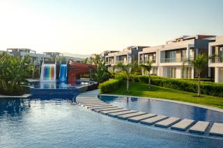 Cozy 2BR Escape l 3 Min to Beach l Pool&Parking - 3