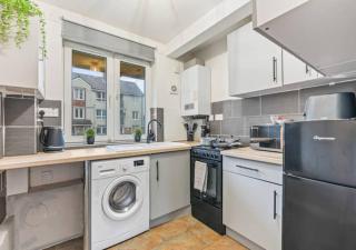 Central 3BR Home - Sleeps 6 - Family & Work Friendly - Birmingham - 3