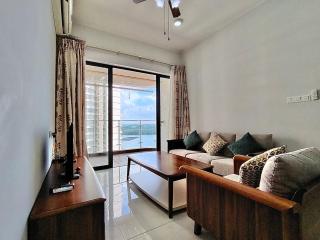 Danga Bay Beach-Side Family Getaway - 8